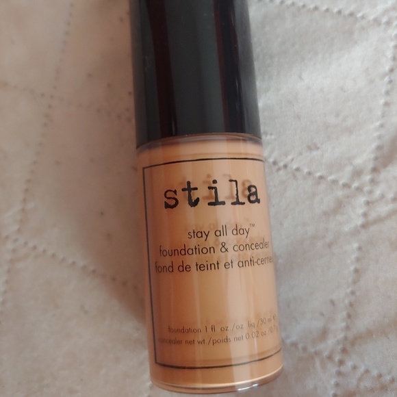 Foundation, concealer and brush kit - Picture 3 of 5